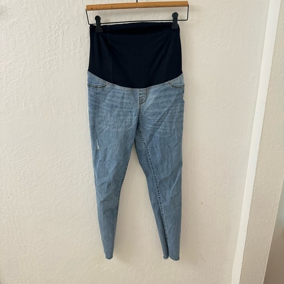 Isabel Maternity Light Wash Distressed Over Belly Jeans Size 4 - Picture 2 of 6
